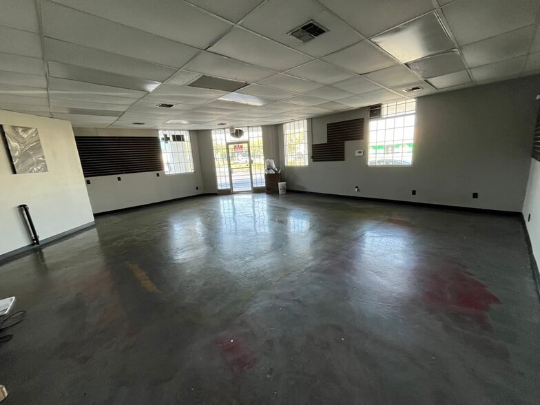 More Photos Of 1905 S Dairy Ashford, Houston Freestanding For Lease