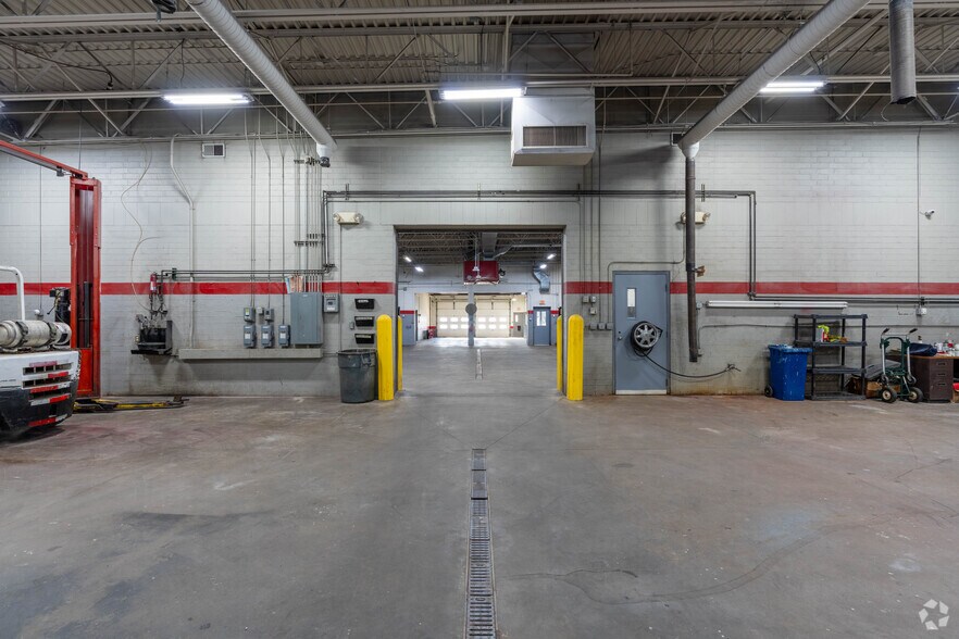 More Photos Of 1501 Vernon Odom Blvd, Akron Auto Dealership For Sale