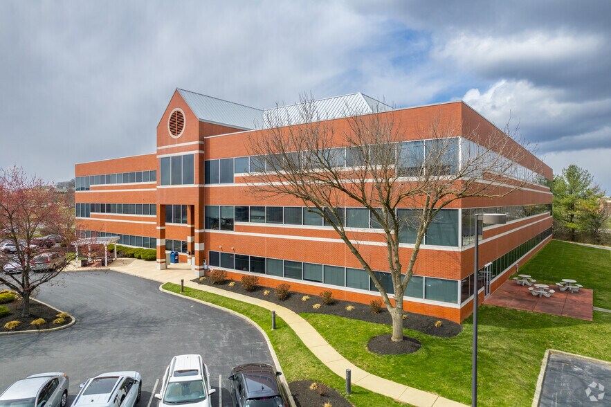 More Photos Of 2 Meridian Blvd, Wyomissing Office For Sale