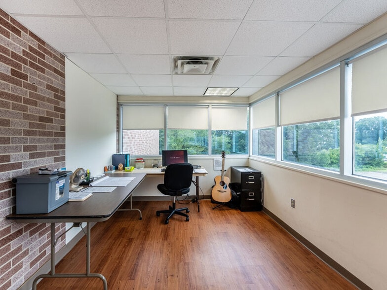 More Photos Of 116 Eddie Dowling Hwy, North Smithfield Hospital For Sale