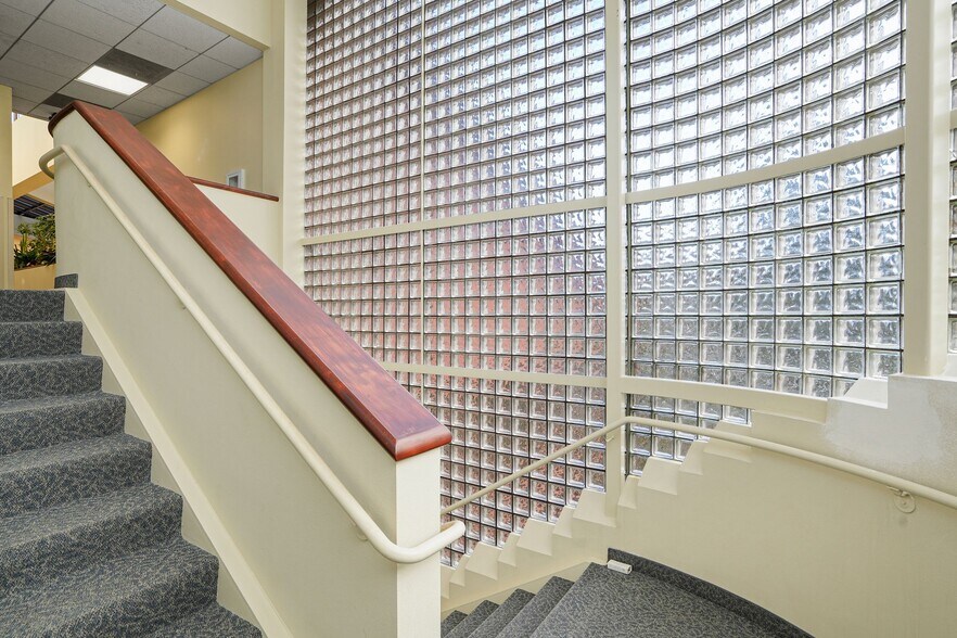 More Photos Of 2965 Ryan Dr SE, Salem Office For Sale