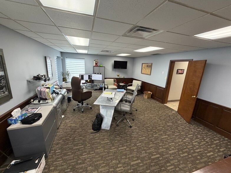 More Photos Of 7989 S Suburban Rd, Centerville Warehouse For Sale