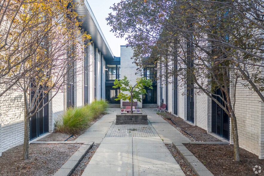 More Photos Of 16500 W 12 Mile Rd, Southfield Office For Lease