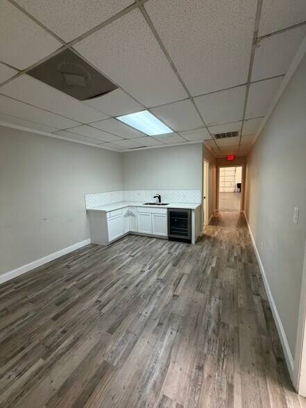 More Photos Of 4429 Spencer Hwy, Pasadena Warehouse For Lease