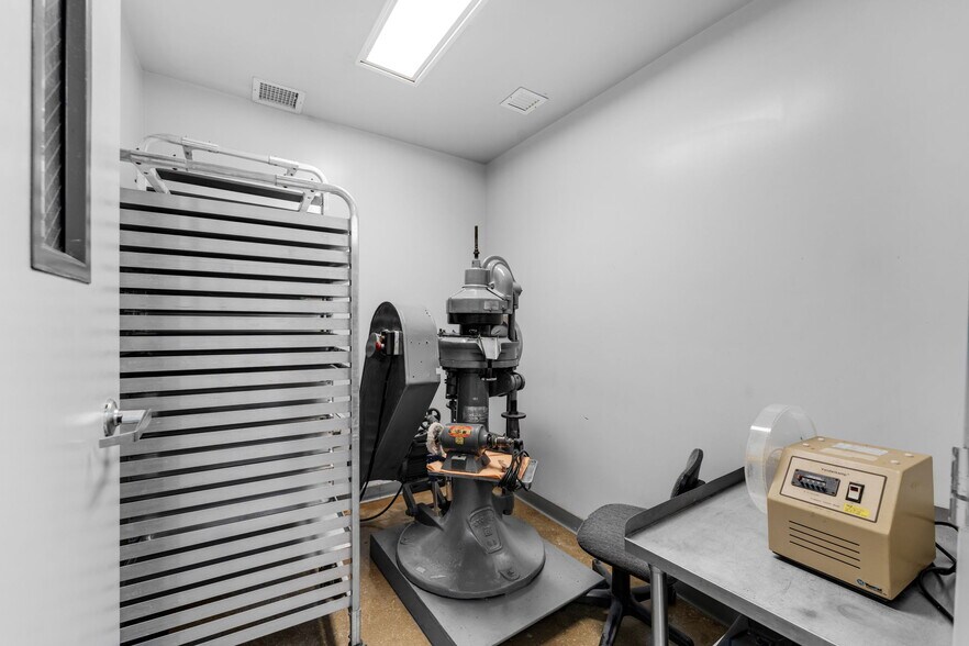 More Photos Of 7155-7159 NW 77th Ter, Miami Warehouse For Sale