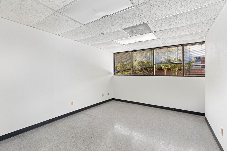 More Photos Of 7418 John Smith, San Antonio Loft Creative Space For Lease