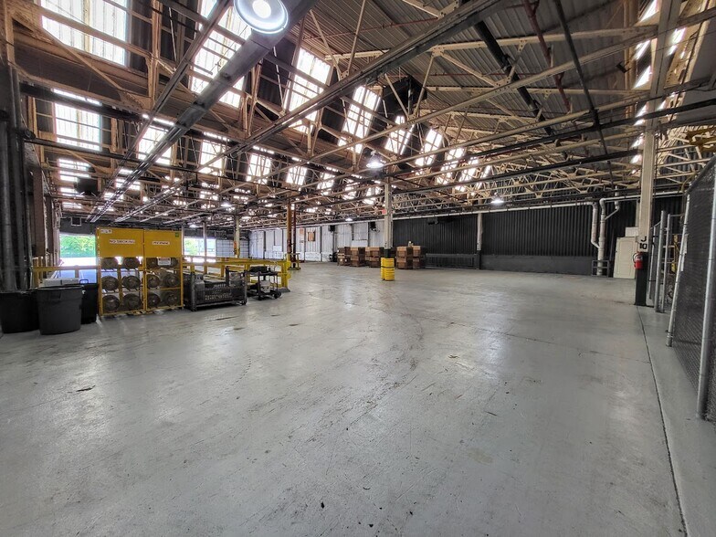 More Photos Of 60 Baldwin Ave, Pontiac Warehouse For Lease