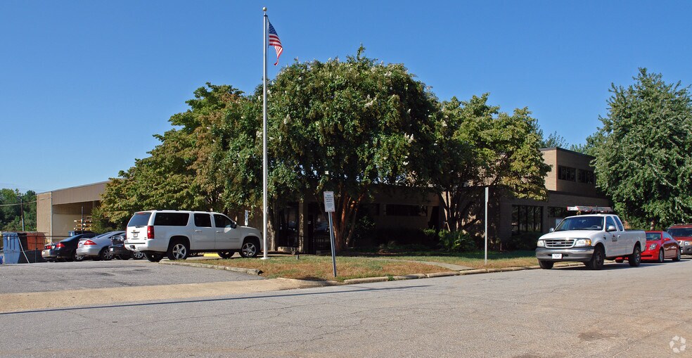 More Photos Of 517 Mercury St, Raleigh Warehouse For Lease