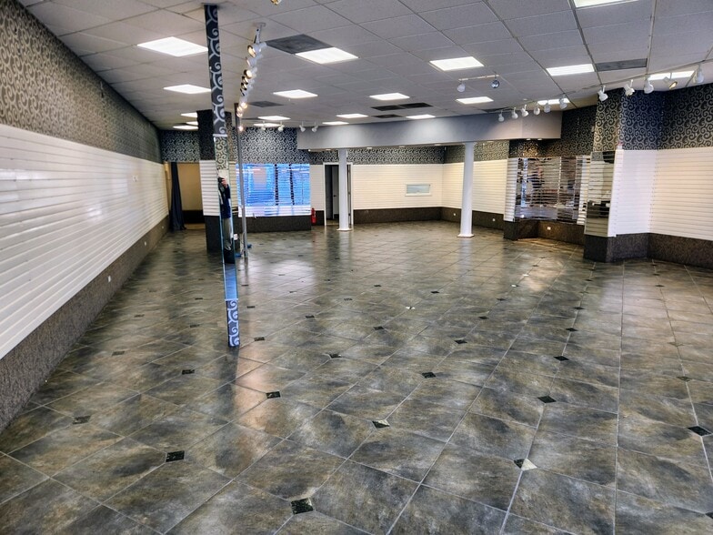 More Photos Of 955 W Diversey Pky, Chicago Storefront For Lease