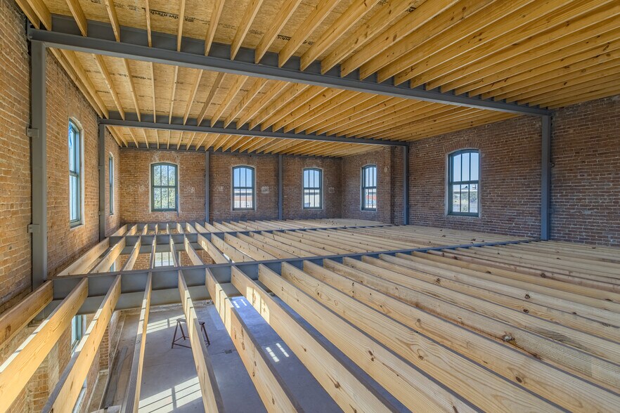 More Photos Of 2000 Nance St, Houston Loft Creative Space For Lease