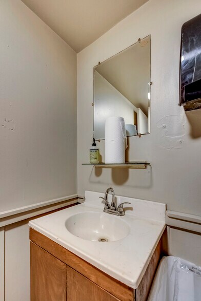 More Photos Of 422 Fryes Ln, Danville Sports And Entertainment For Sale