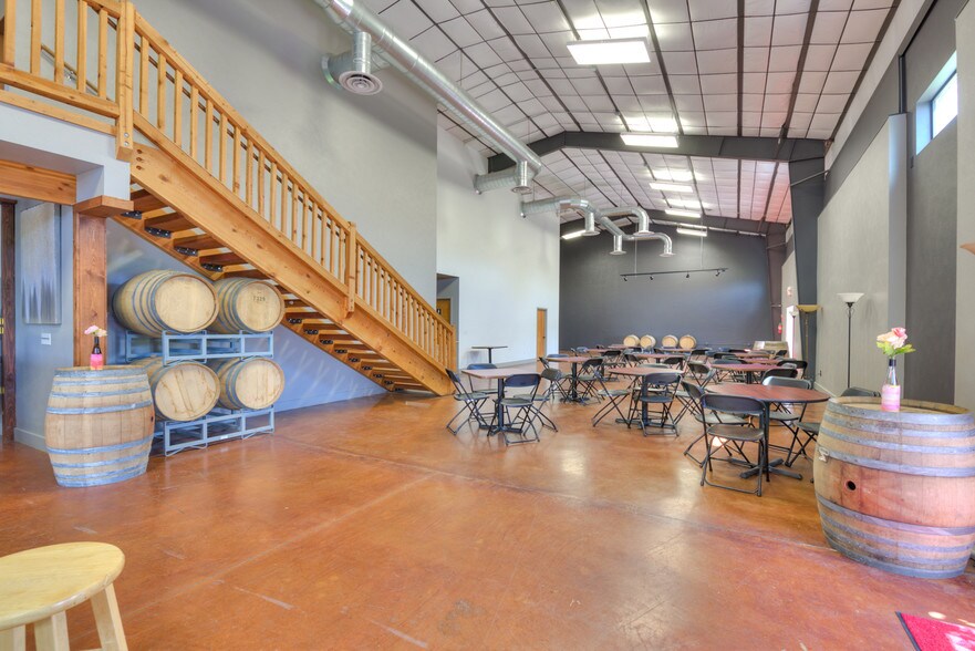 More Photos Of 5646 W Harrier Dr, Missoula Showroom For Sale