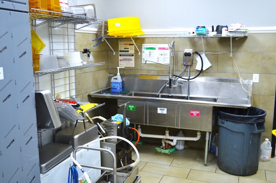 More Photos Of 341 S Main St, Bishopville Service Station For Sale