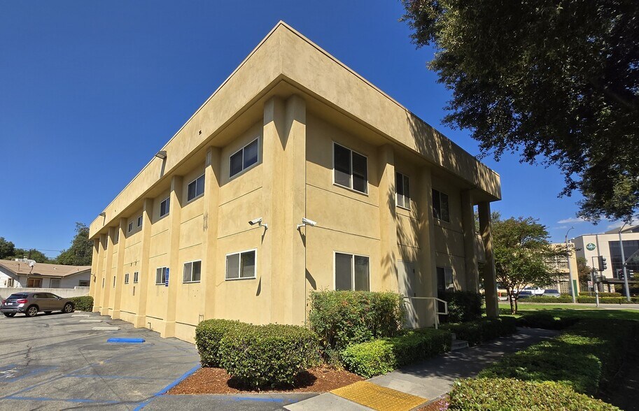 More Photos Of 1060 San Bernardino Rd, Upland Office For Sale