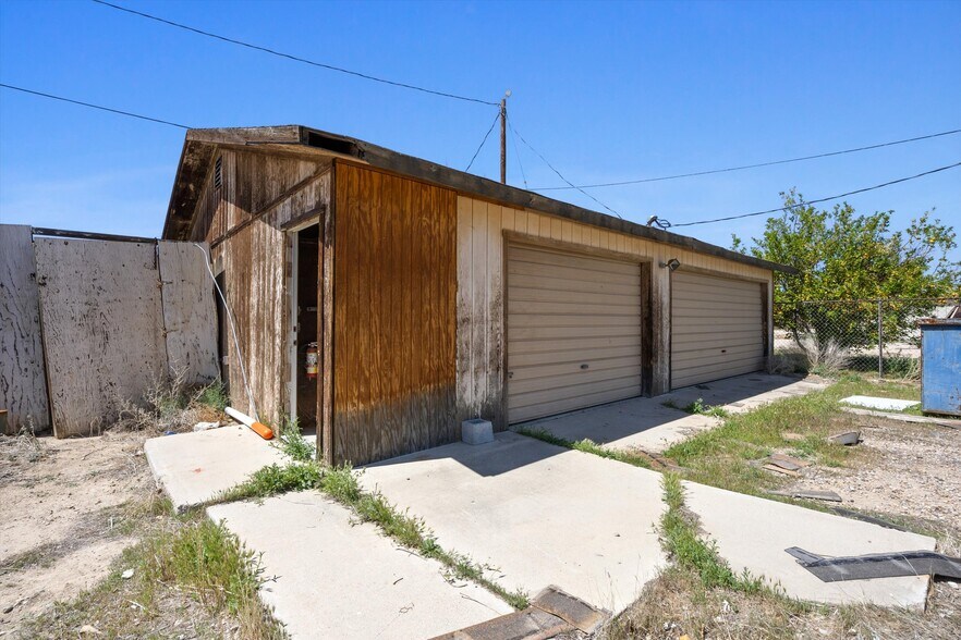 More Photos Of 523-529 Kristin st, Taft Flex For Sale