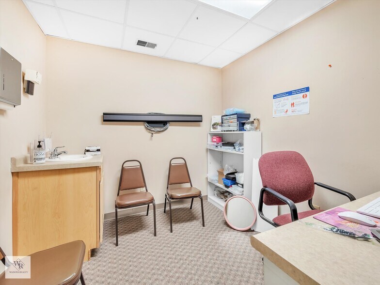 More Photos Of 25400-25430 Goddard Rd, Taylor Medical For Sale