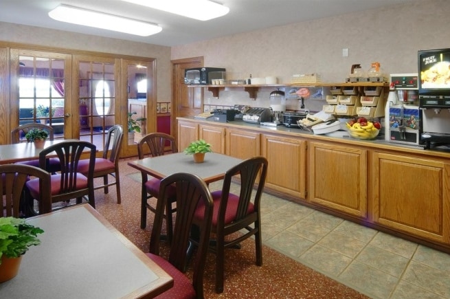 More Photos Of 2426 S Lincoln Ave, York Hotel For Sale