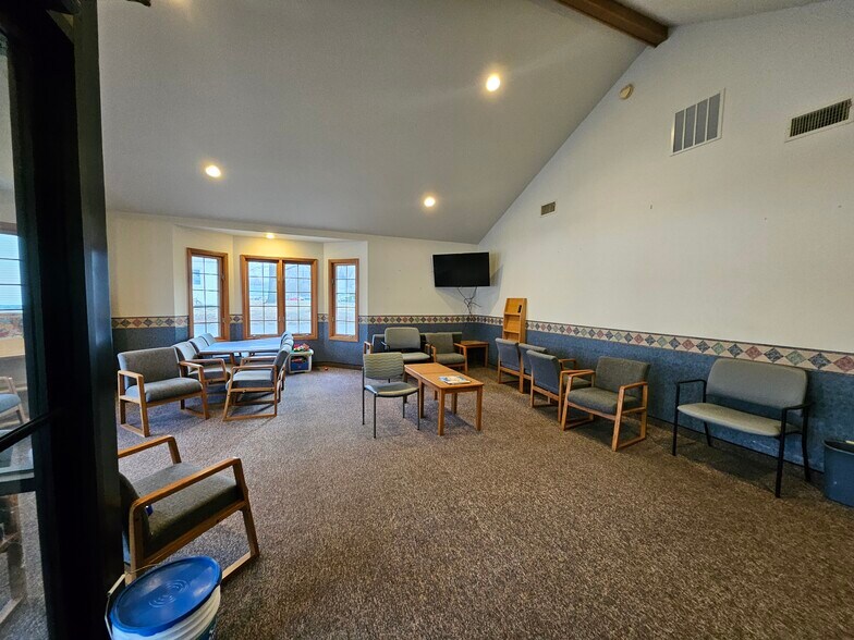 More Photos Of 13330 Darmstadt Rd, Evansville Office For Sale