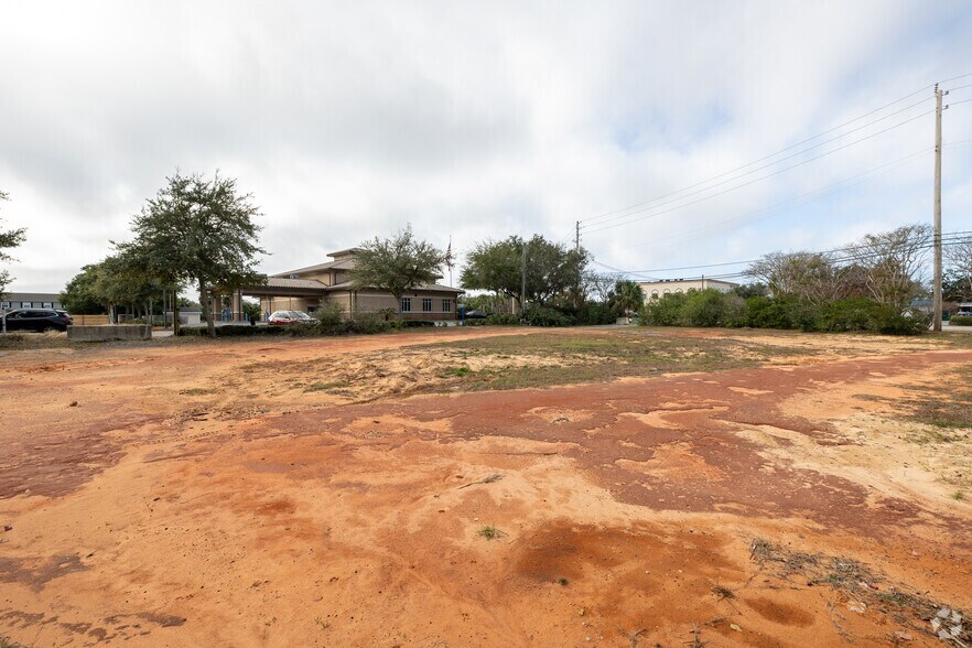 Primary Photo Of 801 Gulf Breeze Pky, Gulf Breeze Land For Lease