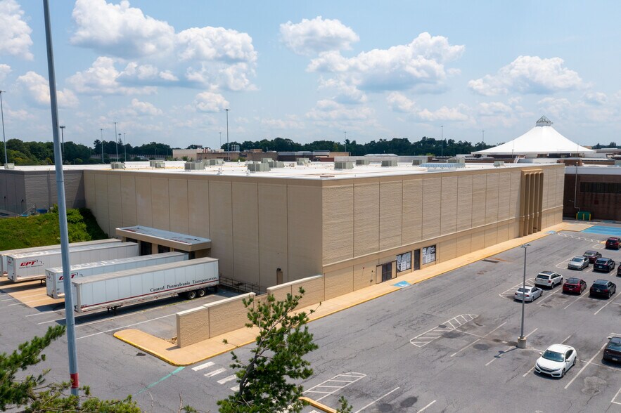 More Photos Of 142 Park City Ctr, Lancaster General Retail For Lease