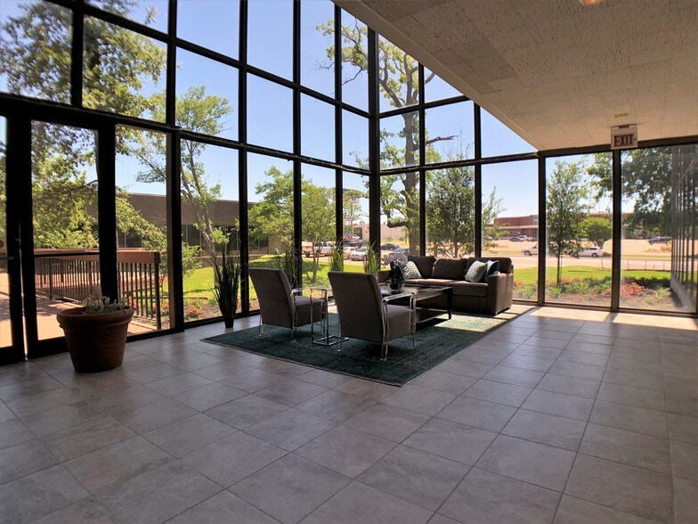 More Photos Of 1733 Briarcrest Dr, Bryan Office For Lease