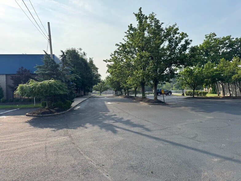 More Photos Of 4627 Dixie Hwy, Louisville Office For Sale