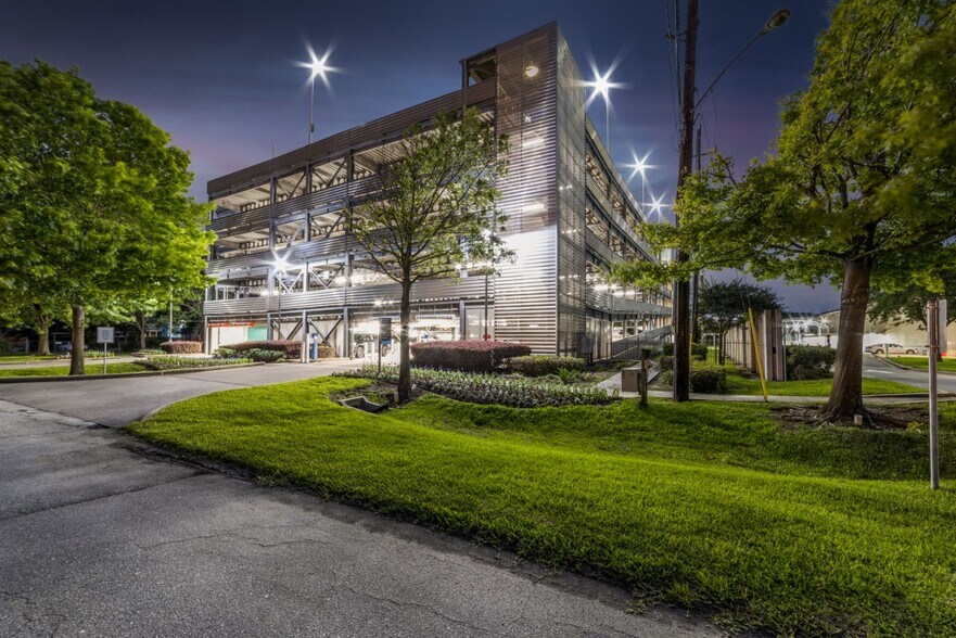 More Photos Of 2450 Holcombe Rd, Houston Office For Lease