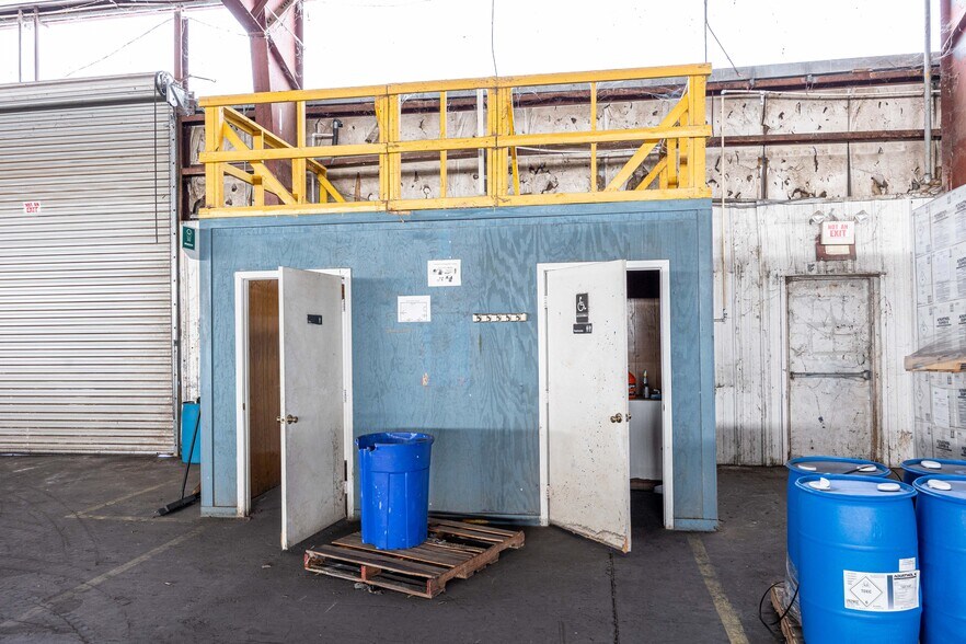 More Photos Of 3710-3719 E Us-90, Lake City Manufacturing For Lease