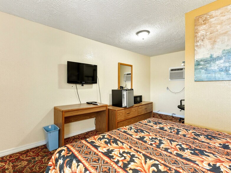 More Photos Of 1900 No Broadway Ave, Ada Hotel For Sale