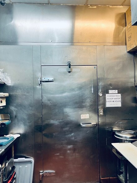 More Photos Of 1431-1449 Colorado Blvd, Pasadena Restaurant For Lease
