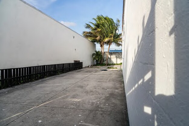 More Photos Of 5201 NW 36th Ave, Hialeah Light Manufacturing For Lease