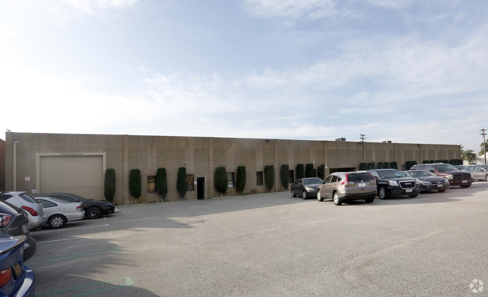 More Photos Of 20450 Plummer St, Chatsworth Warehouse For Lease