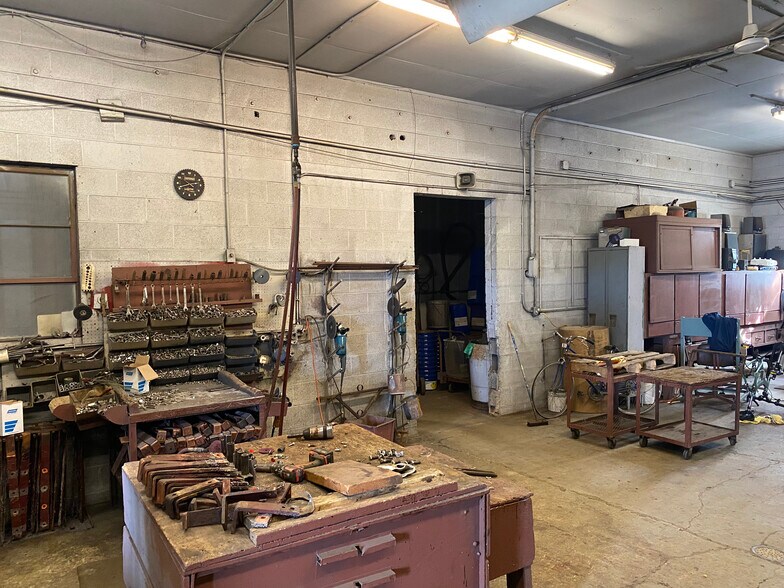 More Photos Of 1012 N 9th Ave, Walla Walla Manufacturing For Sale