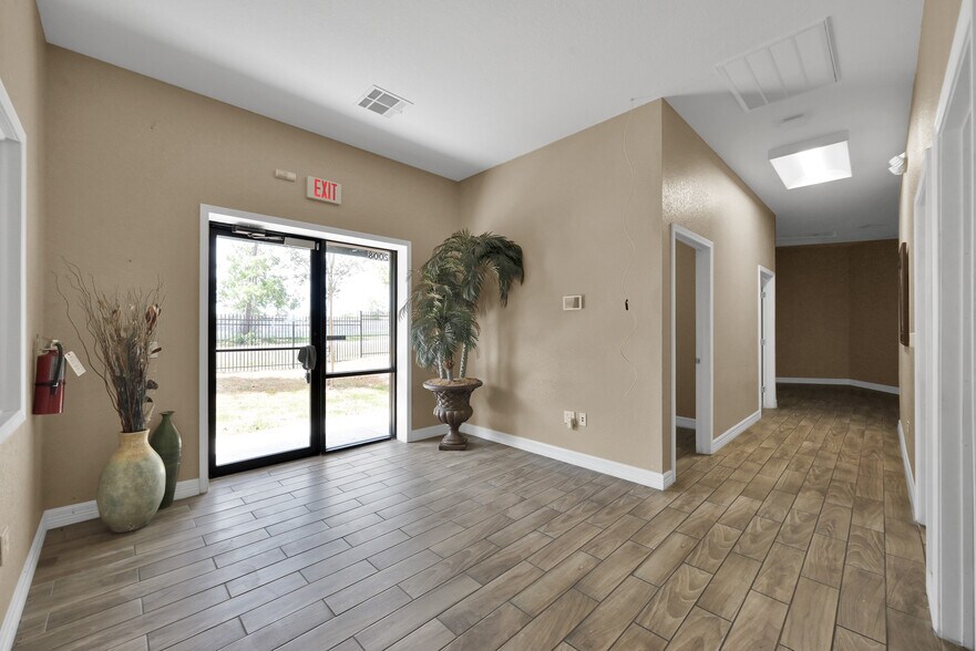 More Photos Of 1988-2000 Airport Rd, Conroe Unknown For Lease