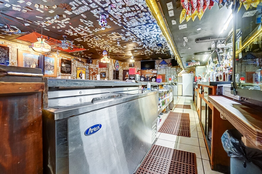 More Photos Of 3475 Mechanicsburg Rd, Springfield Bar For Sale