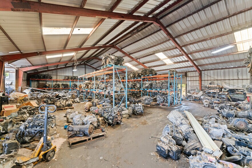 More Photos Of 10466 Central Expy, Dallas Auto Salvage Facility For Sale