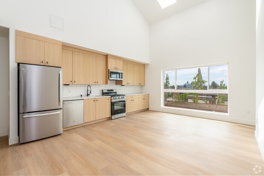 More Photos Of 611 N Virgil Ave, Los Angeles Apartments For Lease