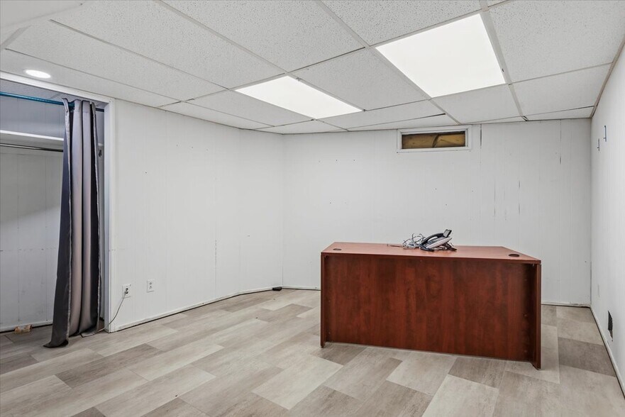 More Photos Of 2060 W Monroe St, Springfield Office For Sale