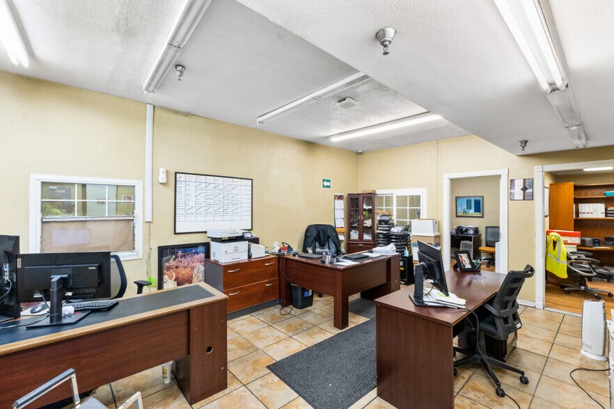 More Photos Of 1601 E 4th Ave, El Paso Industrial For Sale