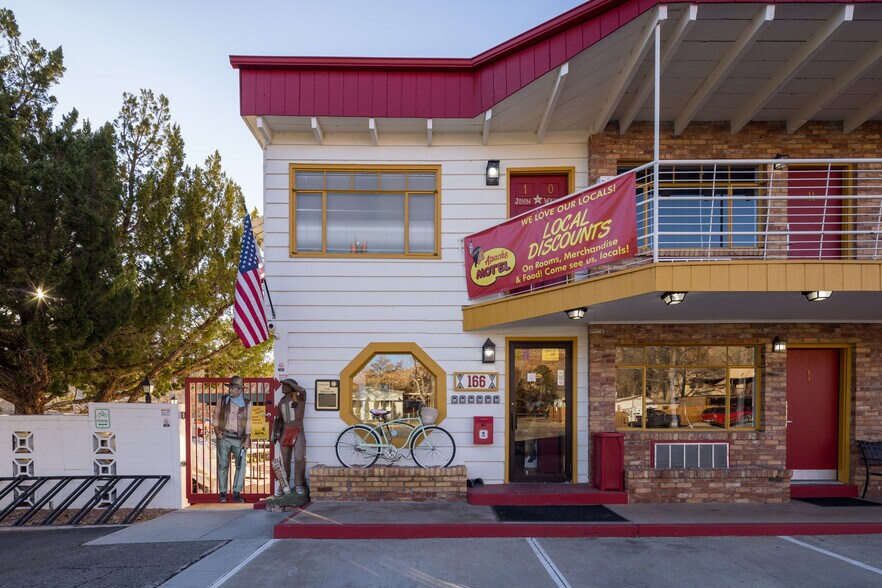 More Photos Of 166 S 400 E, Moab Hotel For Sale