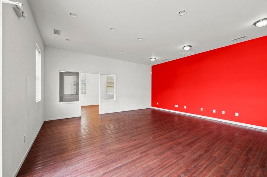 More Photos Of 8017 N Point Blvd, Winston-Salem Industrial For Lease