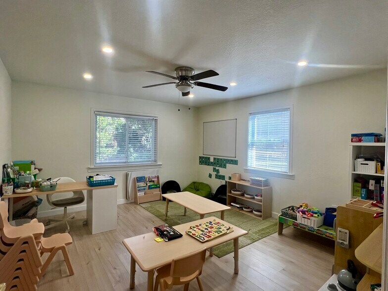 More Photos Of 2455 Ark Academy Ct, Sanford Office For Sale