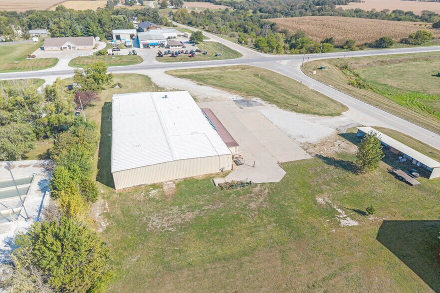 More Photos Of 1106 N 10th St, Winterset Flex For Sale