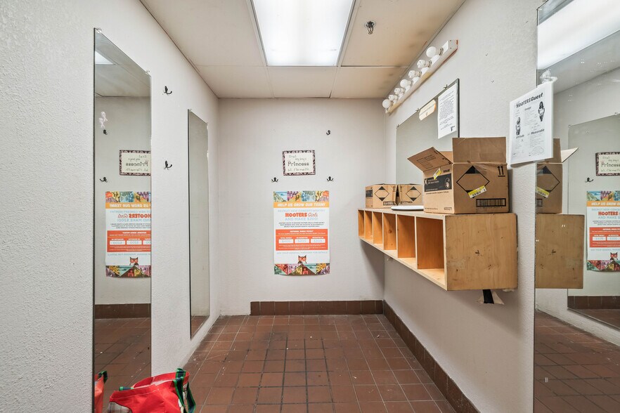 More Photos Of 4950 S Loop 289, Lubbock Restaurant For Lease