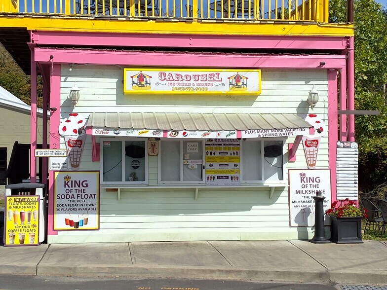 More Photos Of 2 Center St, Jeffersonville General Retail For Sale