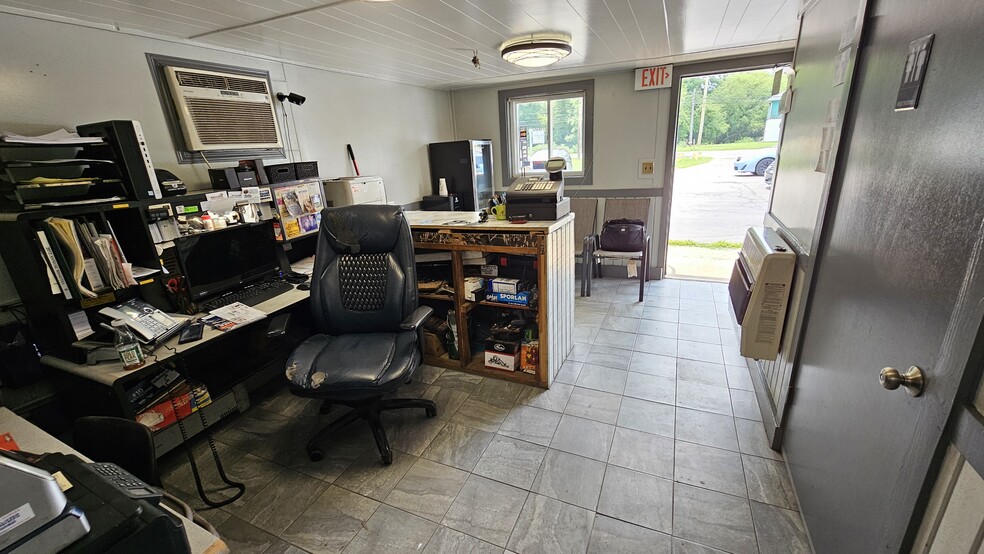 More Photos Of 4114 E Michigan Ave, Jackson Freestanding For Sale