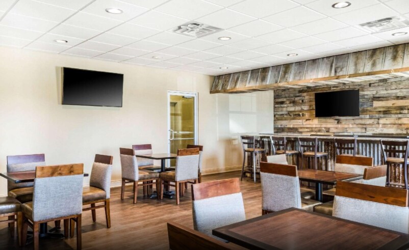 More Photos Of 700 Main St, Hackberry Hotel For Sale