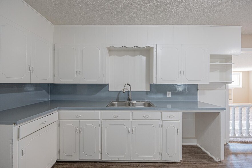 More Photos Of 1405 Garden City Hwy, Midland Office Residential For Sale