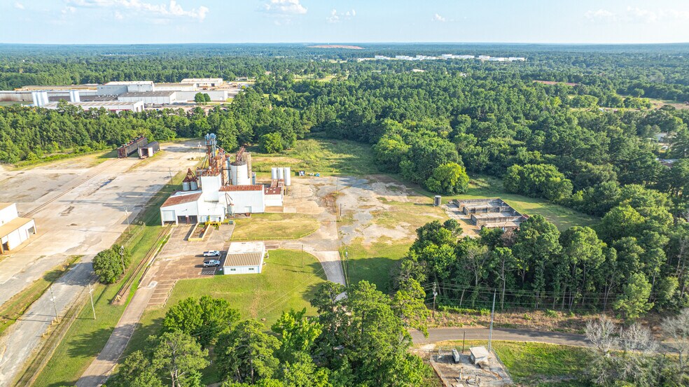 More Photos Of 220 Progress Blvd, Longview Warehouse For Sale