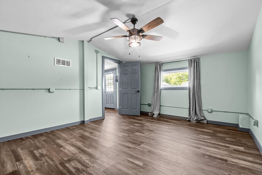 More Photos Of 605 Martin Luther King Junior Dr, Temple Warehouse For Sale